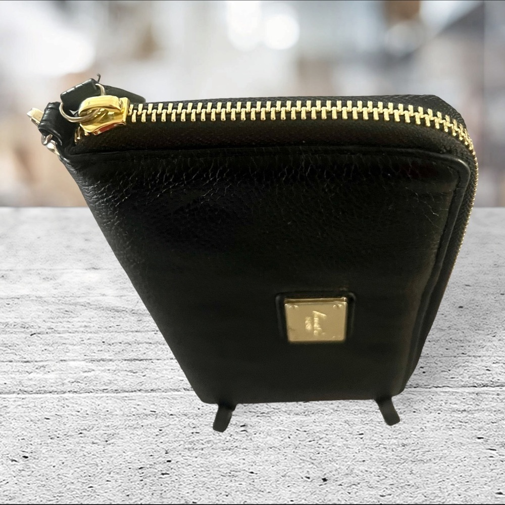 Kenneth Cole Reaction Zip Around Wallet. - Picture 4 of 5